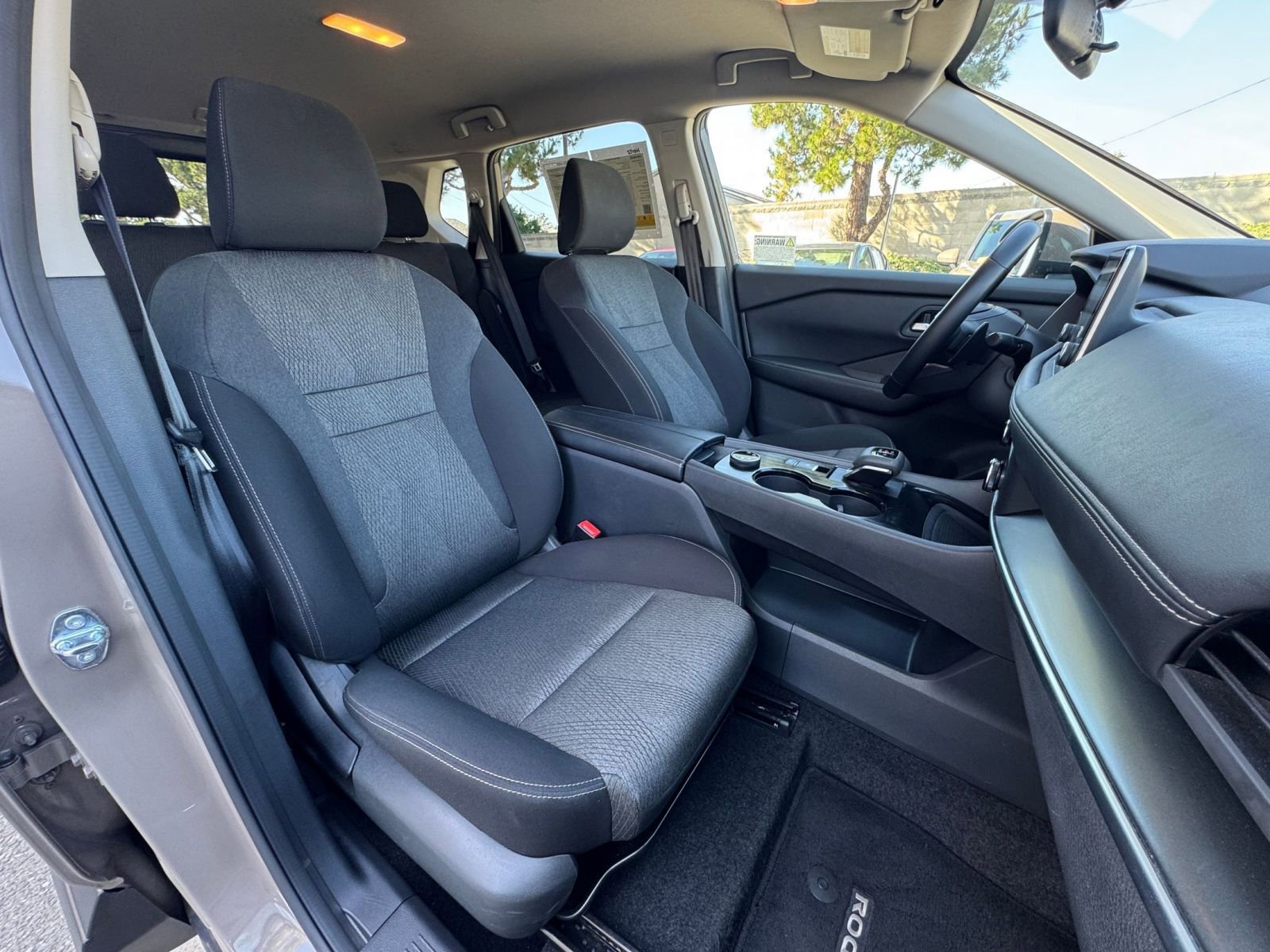 Used 2025 Nissan Rogue SV AWD/4WD image 38