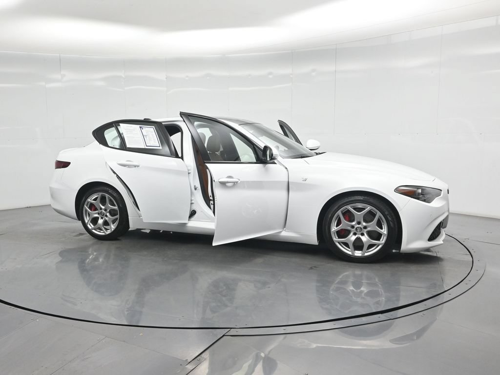 Used 2022 Alfa Romeo Giulia Ti RWD image 30