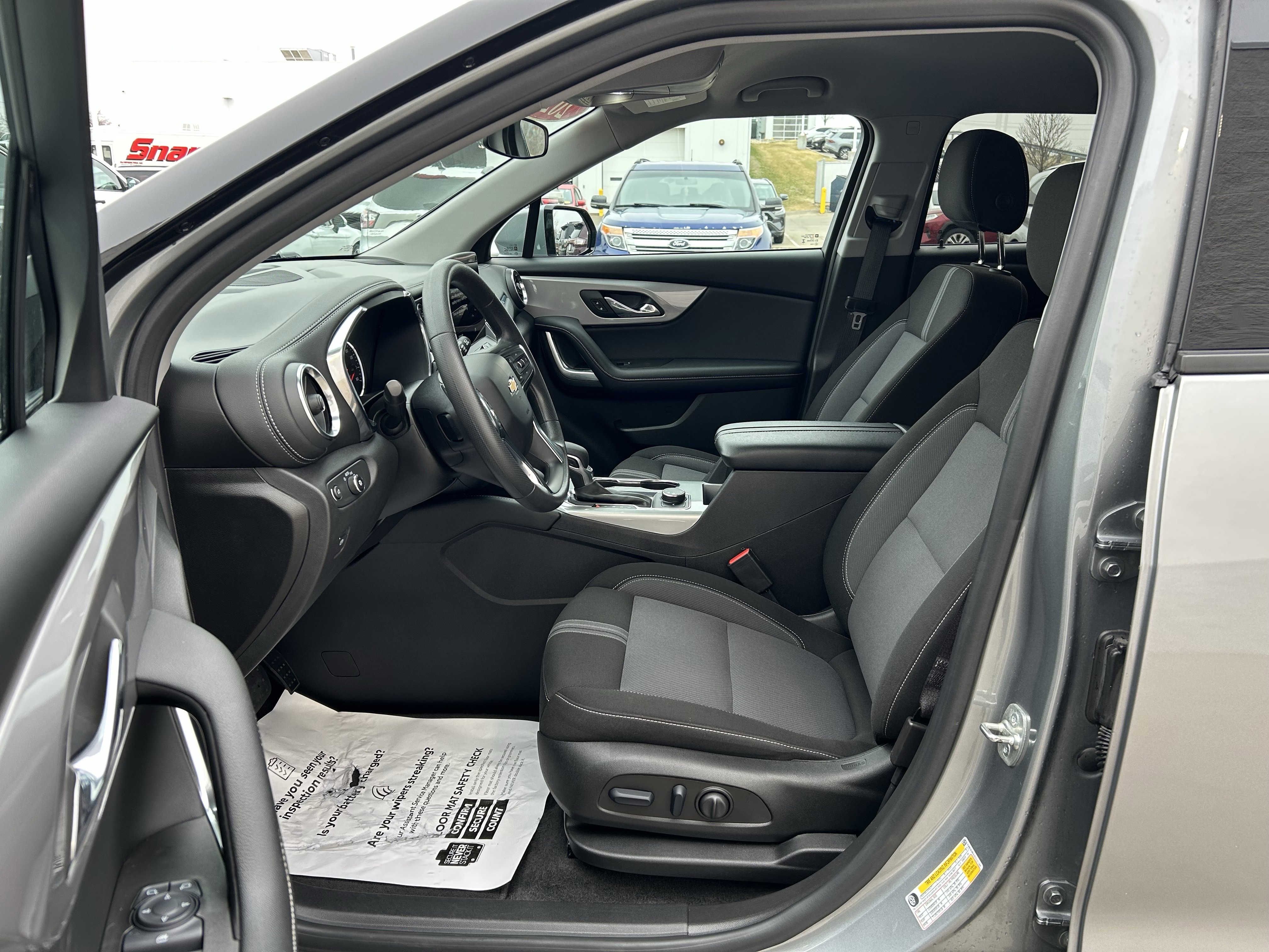 Used 2025 Chevrolet Blazer LT image 12