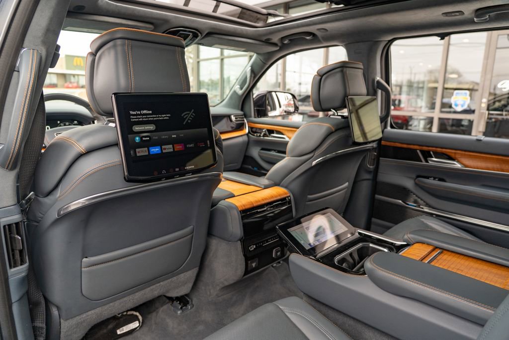 Used 2022 Jeep Grand Wagoneer Series II w/ Rear Seat Video Group 1 AWD/4WD image 16