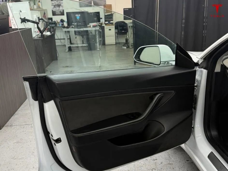 Used 2020 Tesla Model 3 Standard Range Plus RWD image 9