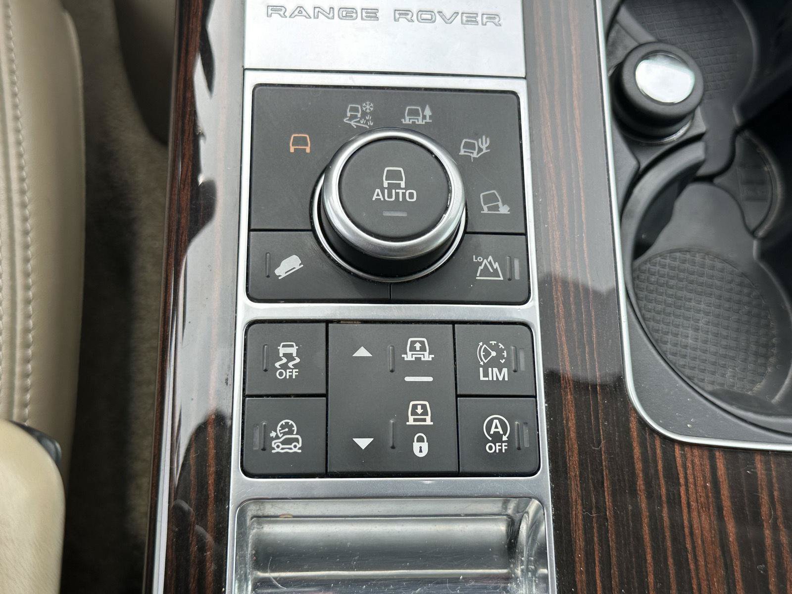 Used 2017 Land Rover Range Rover Supercharged AWD/4WD image 35