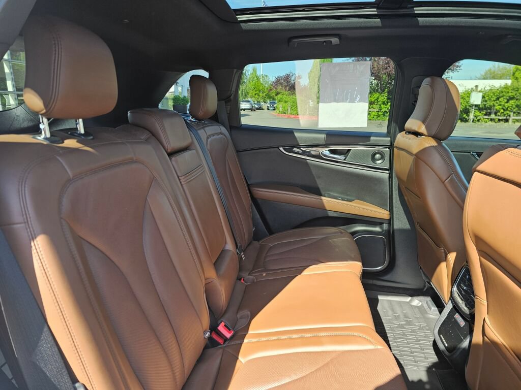 Used 2022 Lincoln Nautilus Reserve w/ Equipment Group 201A AWD/4WD image 16
