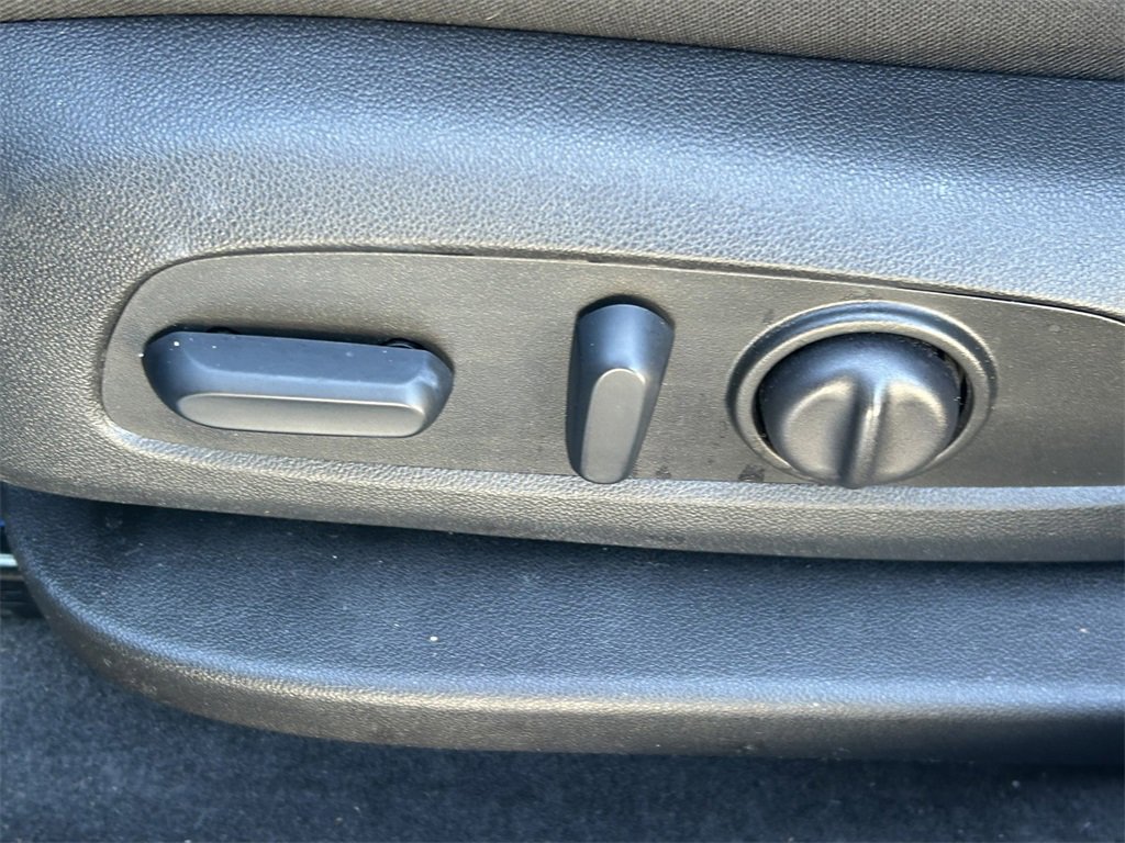 Used 2025 Chevrolet Blazer LT image 23