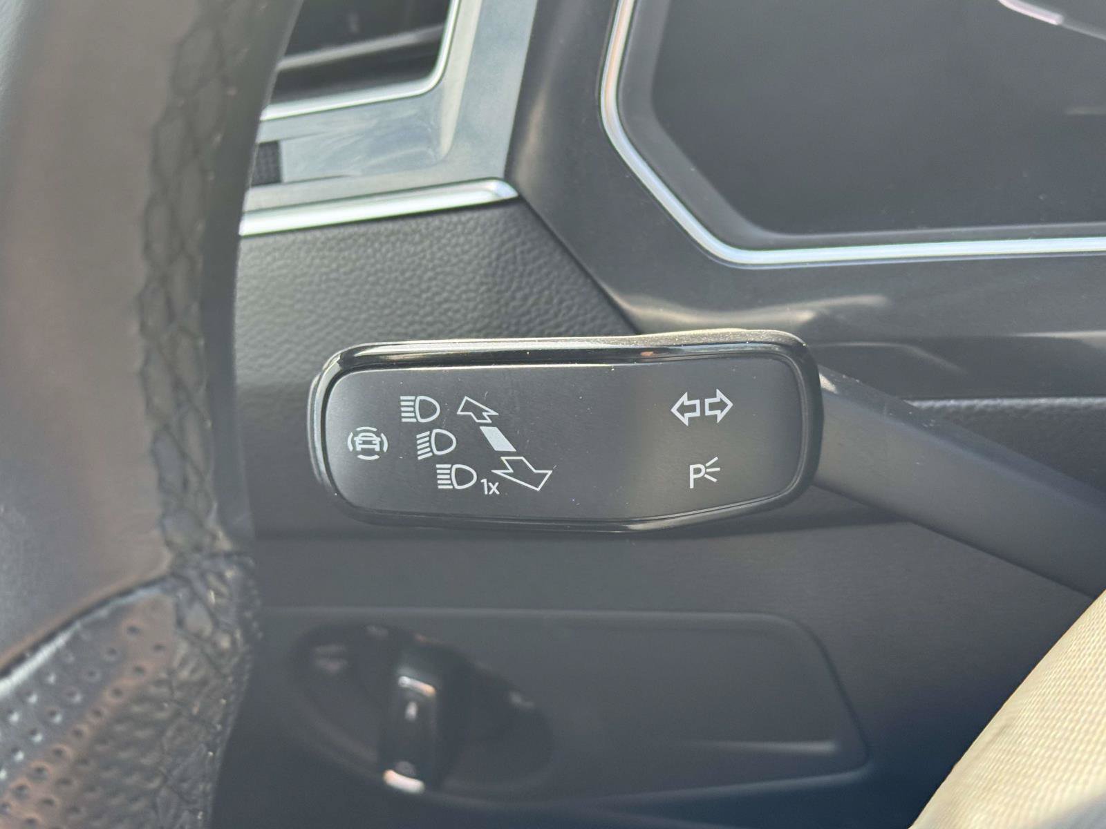 Certified 2024 Volkswagen Tiguan SEL R-Line AWD/4WD image 21