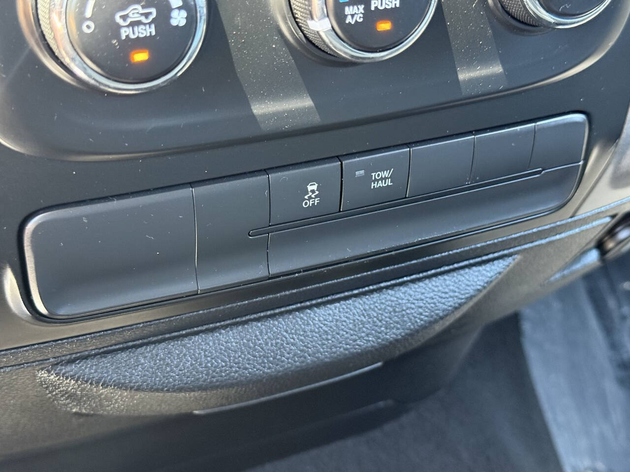 Used 2015 RAM 1500 ST w/ SXT Appearance Group RWD image 27