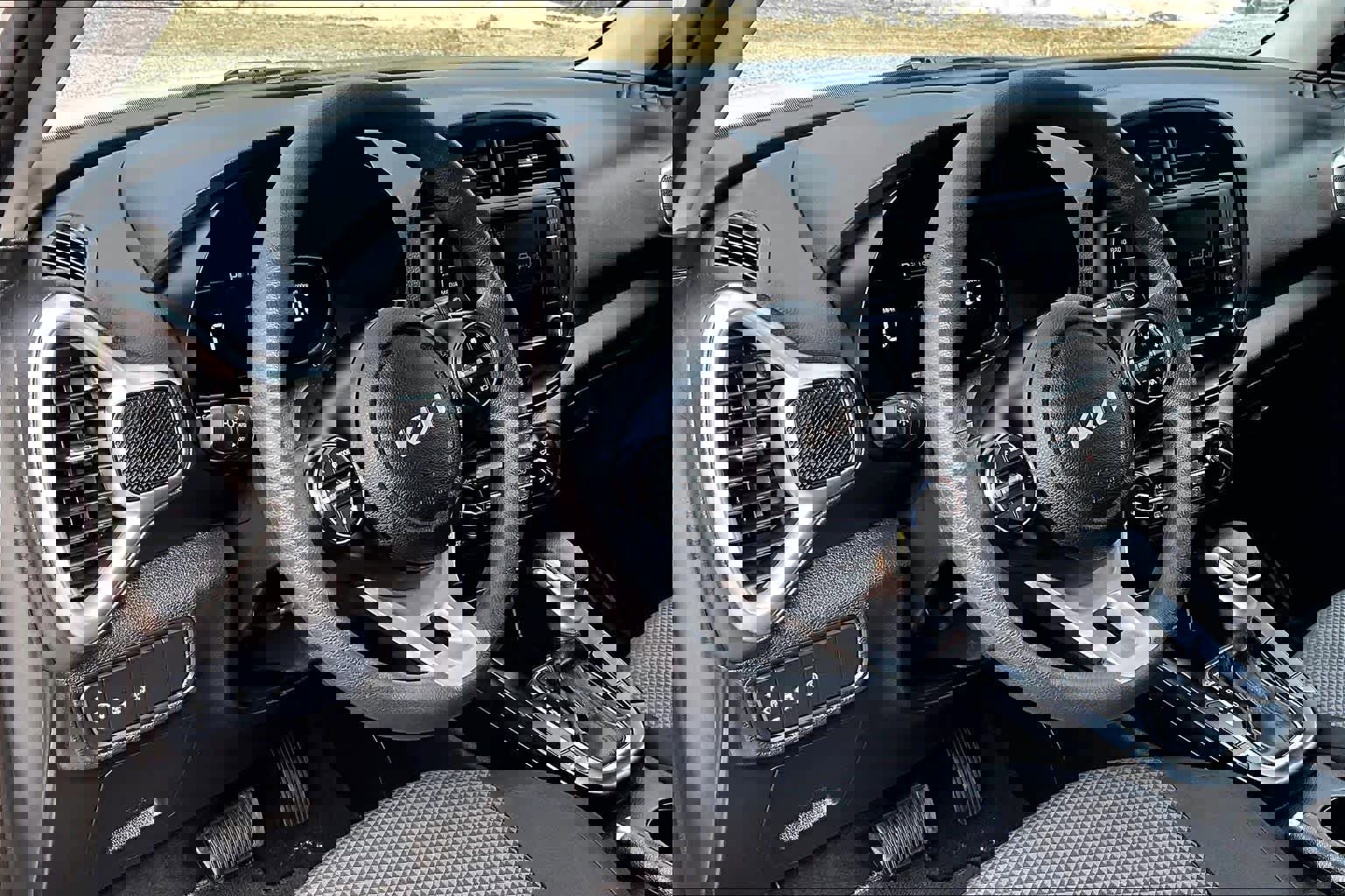 Used 2023 Kia Soul LX w/ LX Technology Package image 18