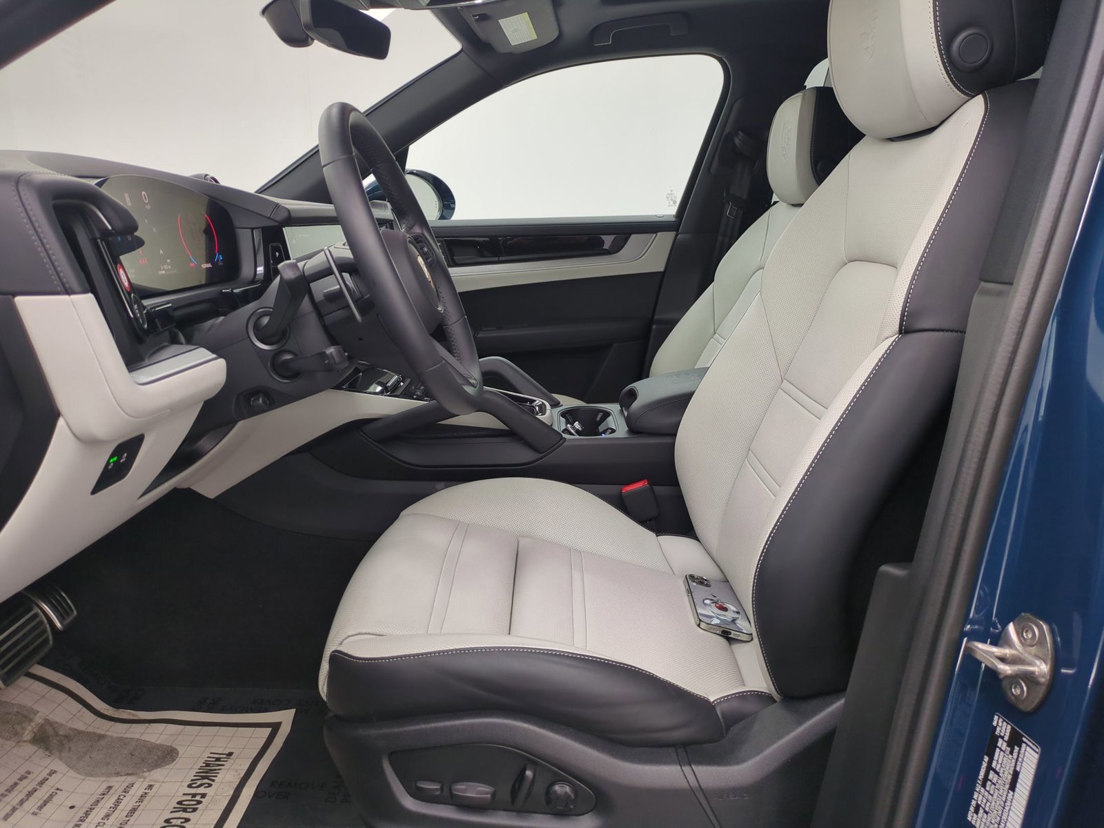 Used 2025 Porsche Cayenne image 5