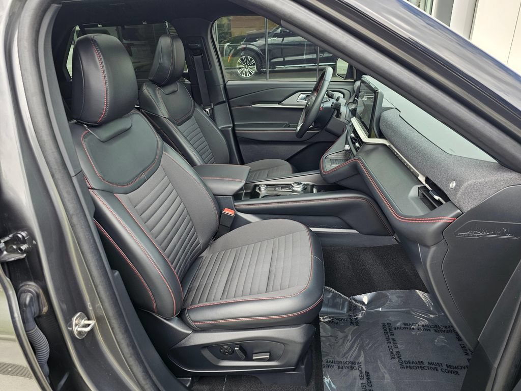 Used 2025 Ford Explorer ST-Line w/ Premium Package AWD/4WD image 11
