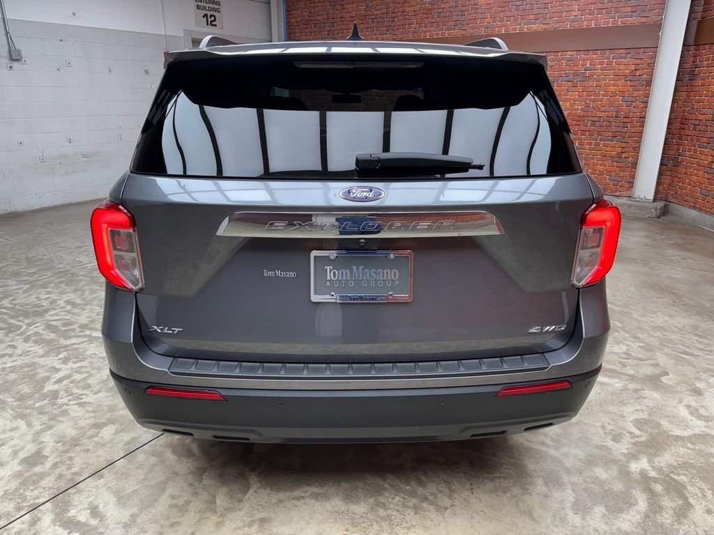 Used 2022 Ford Explorer XLT image 4