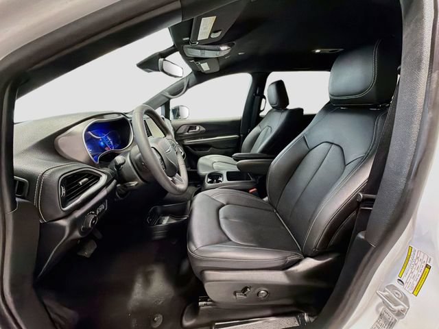 Used 2026 Chrysler Pacifica Select FWD image 18