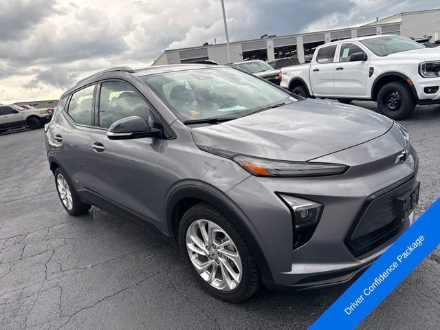 Used 2023 Chevrolet Bolt EUV LT w/ Comfort Package FWD image 3