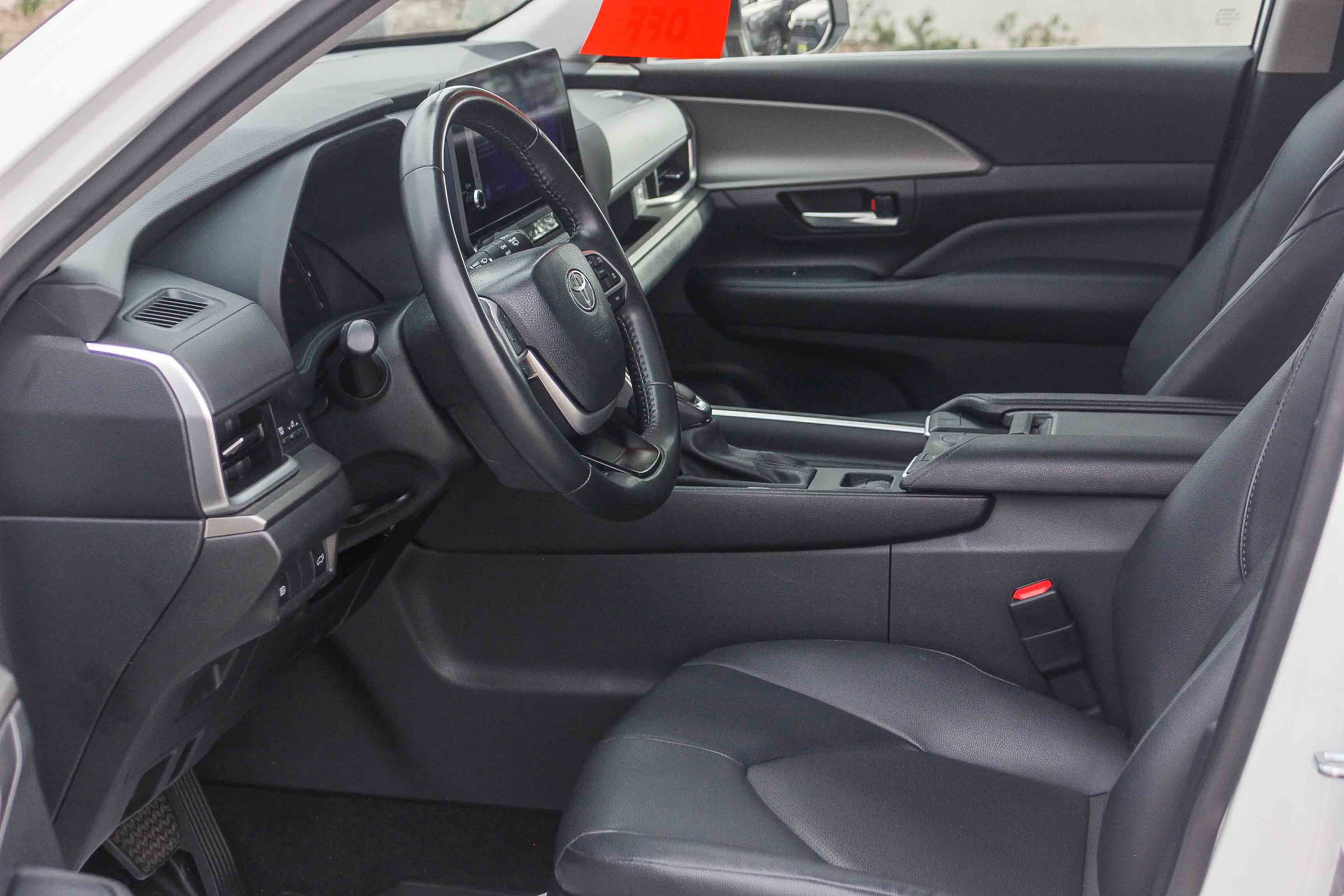 Used 2024 Toyota Grand Highlander XLE image 17