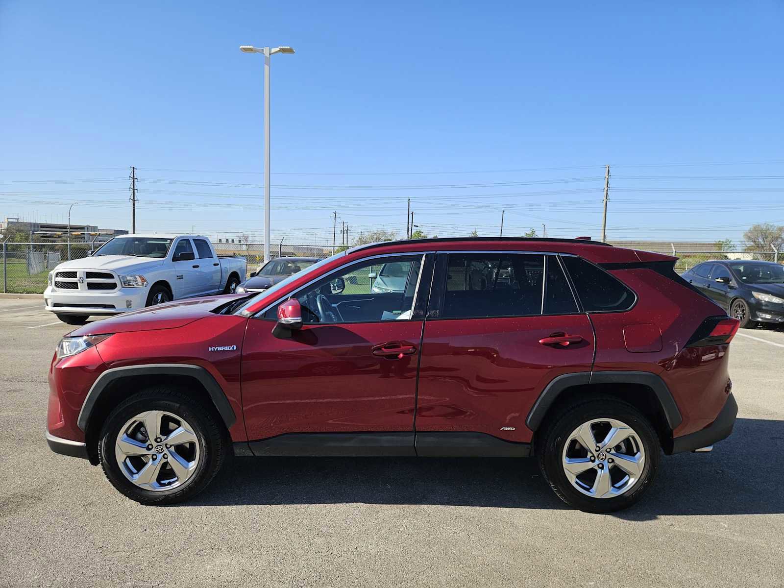 Used 2021 Toyota RAV4 XLE Premium image 4