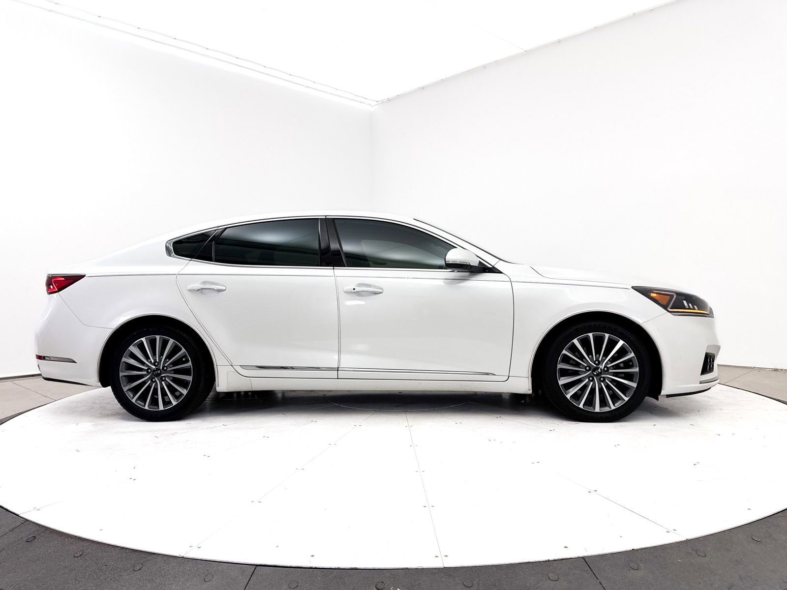 Used 2017 Kia Cadenza Technology FWD image 42