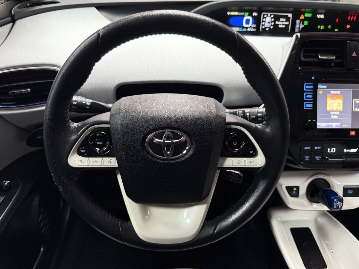 Used 2017 Toyota Prius Four Touring w/ Premium Convenience Package FWD image 12