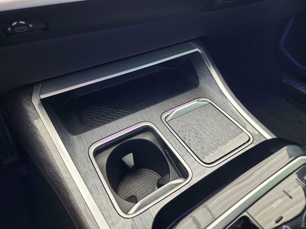 Used 2023 BMW 740i w/ Executive Package image 27