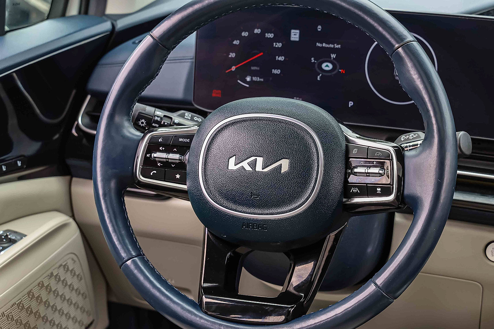 Certified 2025 Kia Carnival SX Prestige FWD image 14