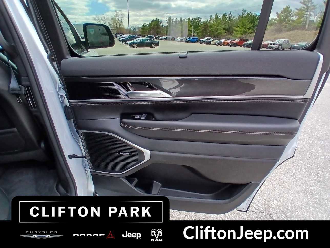Used 2022 Jeep Wagoneer Series I w/ Convenience Group I AWD/4WD image 14