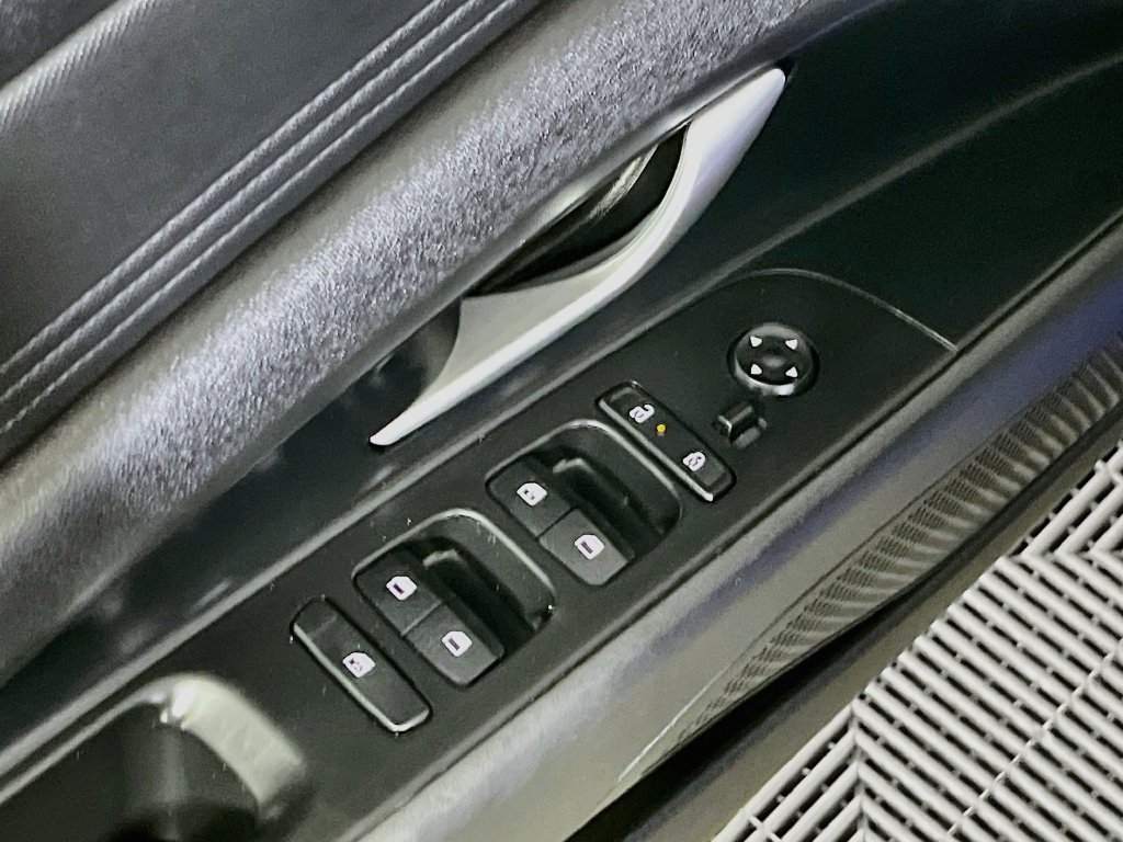 Used 2025 Hyundai Elantra SEL FWD image 13