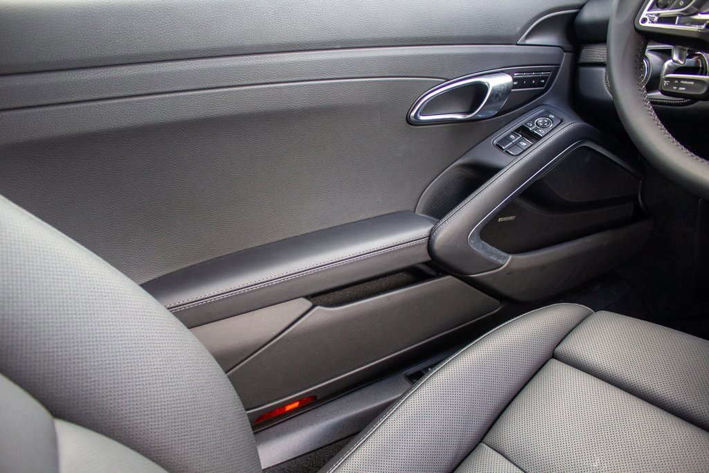 Used 2025 Porsche 718 Cayman w/ Sport Chrono Package image 18