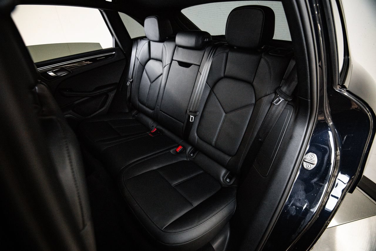 Certified 2023 Porsche Macan AWD/4WD image 24