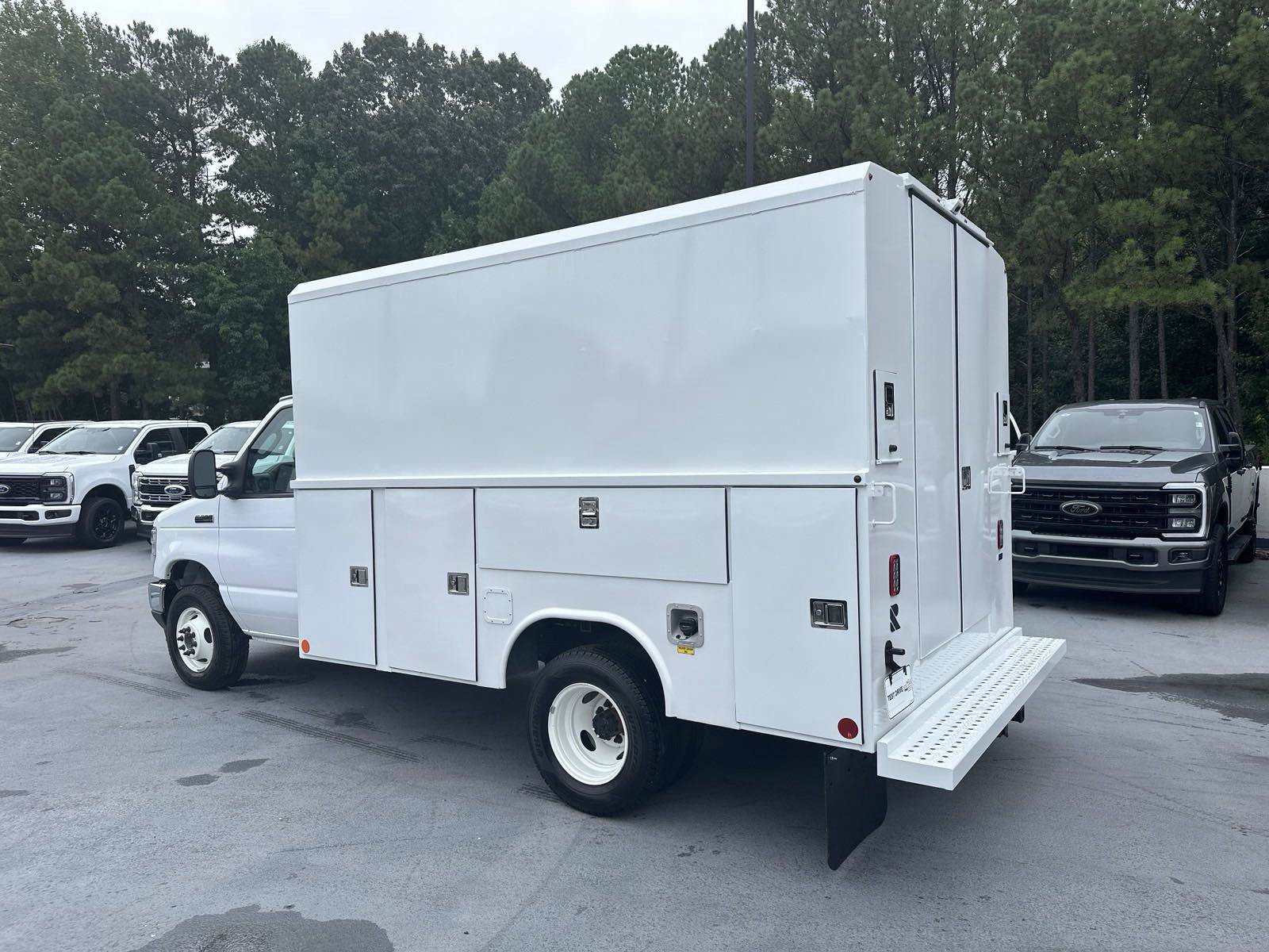 New 2025 Ford E-350 and Econoline 350 Super Duty w/ Power Equipment Group RWD image 5