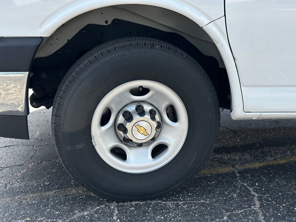 Used 2025 Chevrolet Express 3500 LT w/ LT Preferred Equipment Group image 15