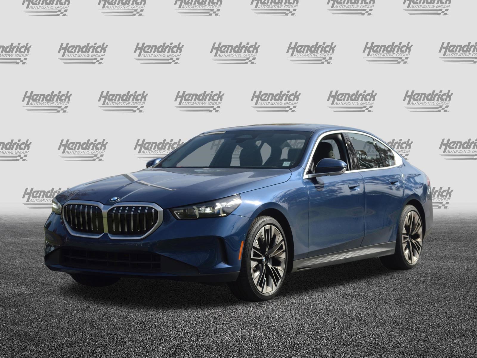 Used 2025 BMW 530i xDrive w/ Premium Package image 7