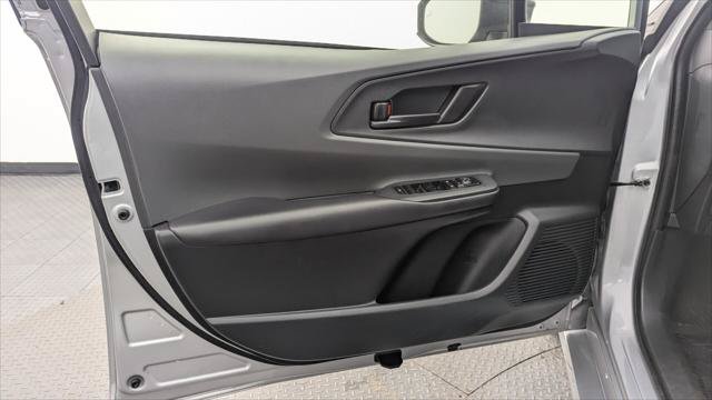 Used 2023 Toyota Prius LE FWD image 13