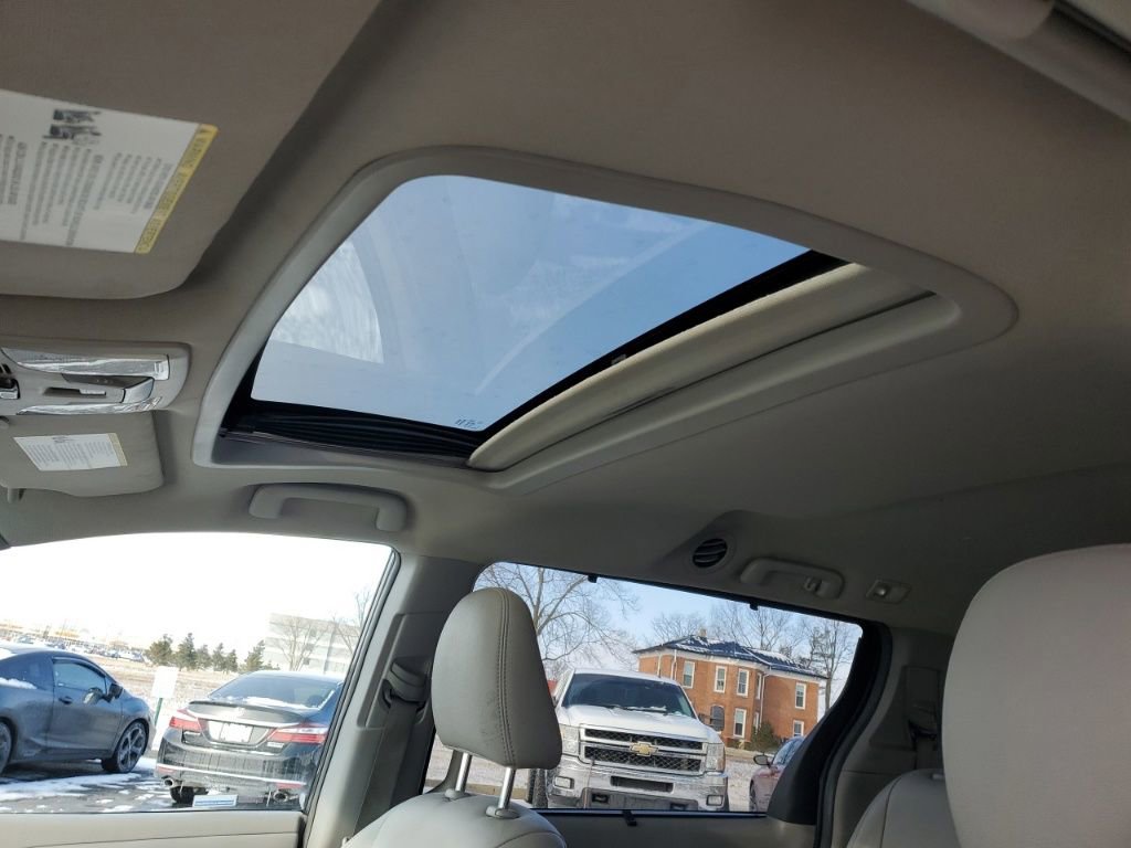 Used 2015 Toyota Sienna XLE image 20