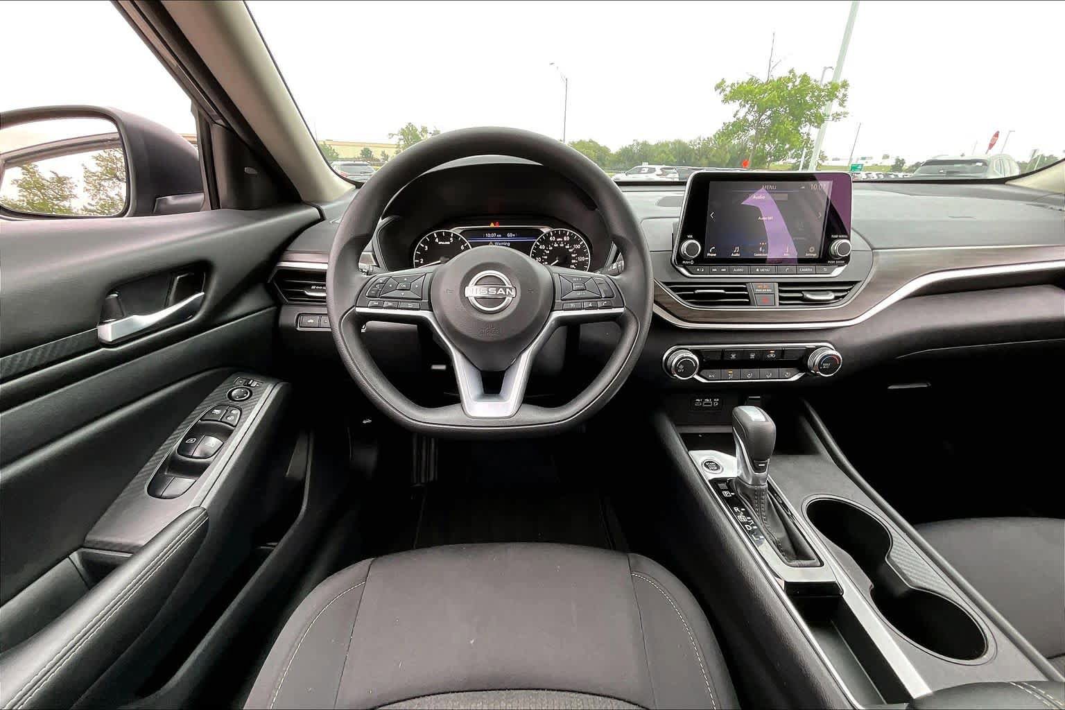 Used 2025 Nissan Altima 2.5 SV FWD image 6