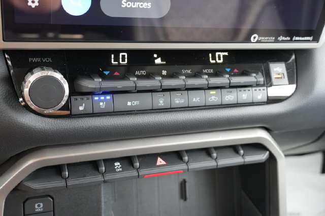 Used 2024 Toyota Tundra Limited AWD/4WD image 35