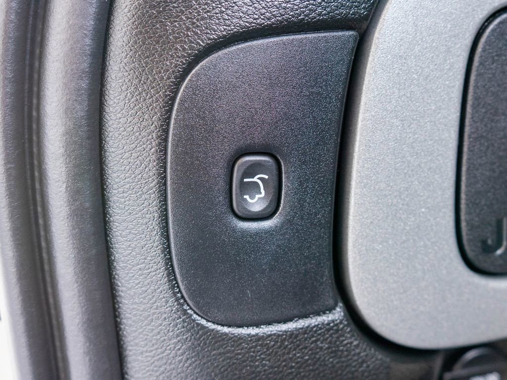 Used 2018 Jeep Cherokee Limited w/ Luxury Group image 34