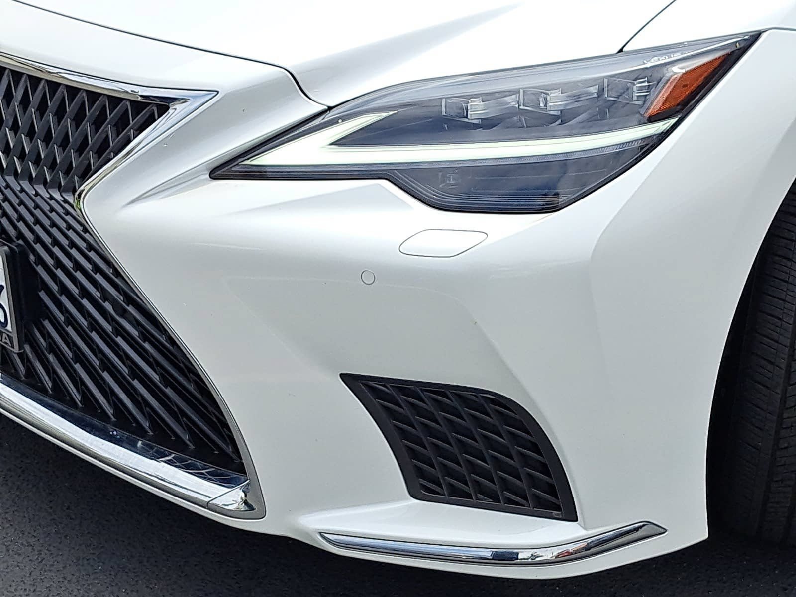 Used 2023 Lexus LS 500 w/ Accessory Package (Z1) RWD image 33