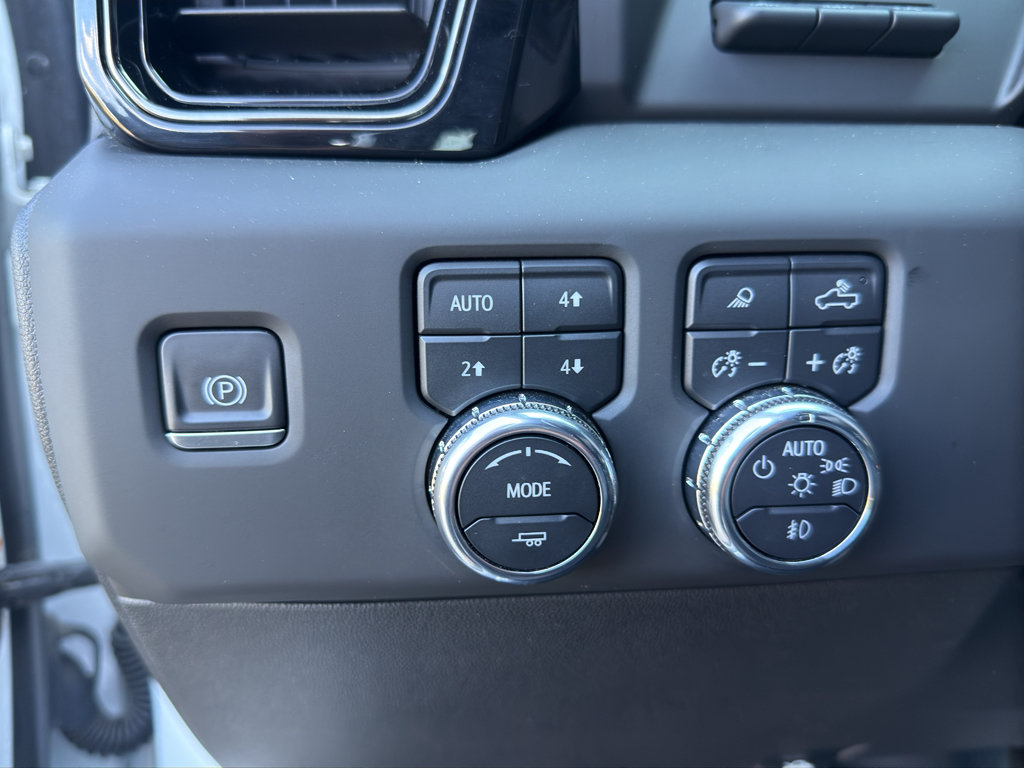 Used 2024 GMC Sierra 2500 AT4 w/ Technology Package AWD/4WD image 20