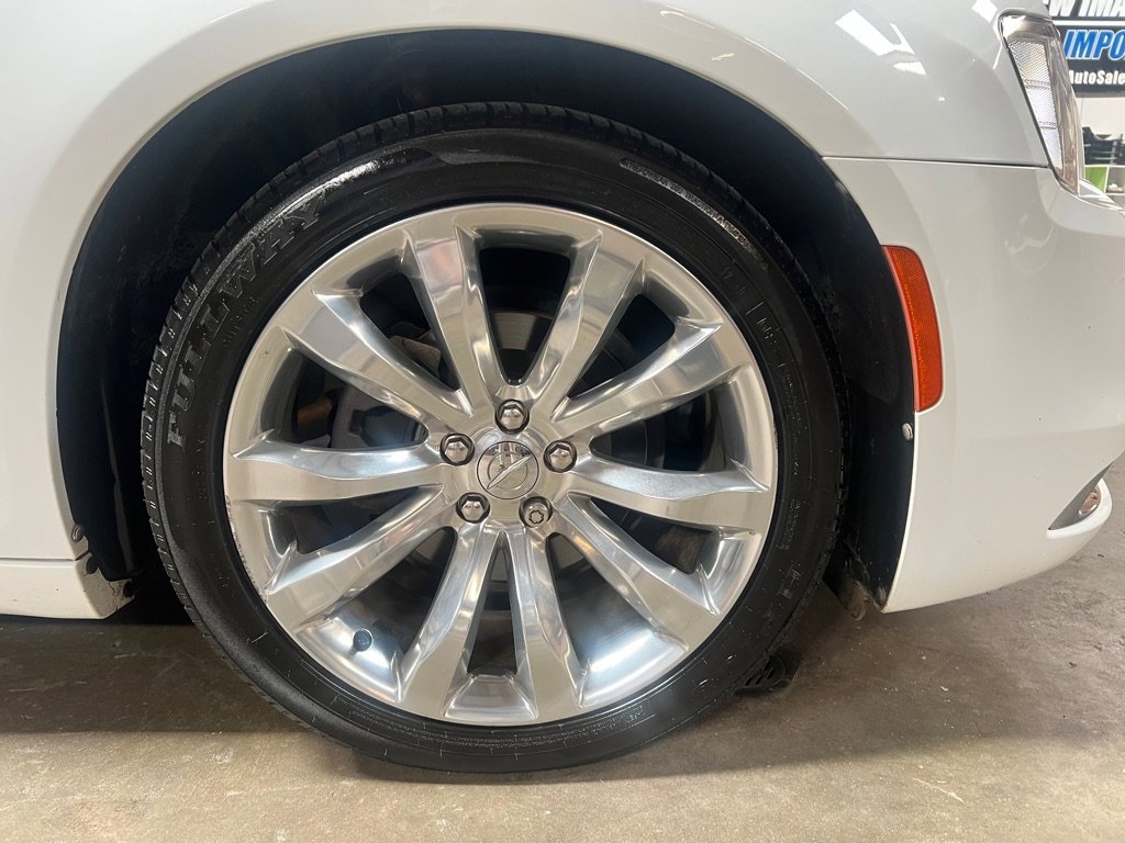 Used 2019 Chrysler 300 Touring L w/ Quick Order Package 22F image 11