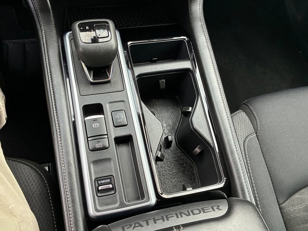 Used 2025 Nissan Pathfinder SV image 24