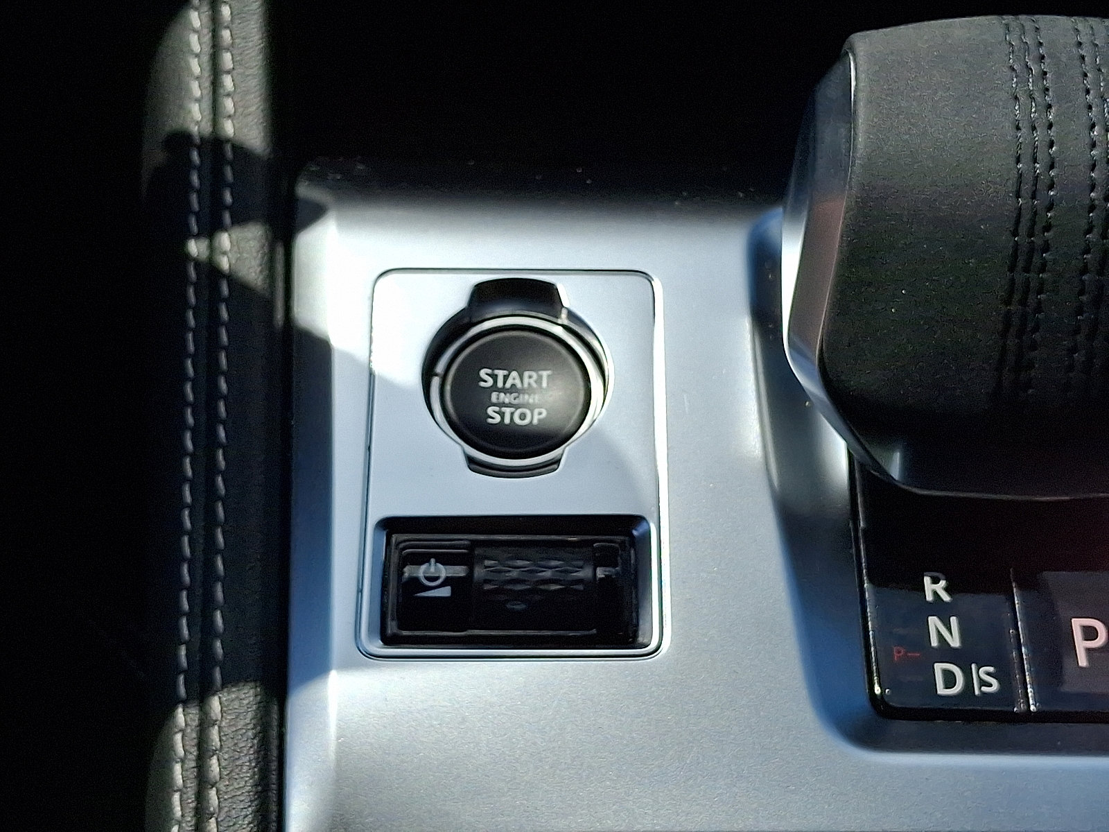 Used 2025 Jaguar F-PACE R-Dynamic S image 27