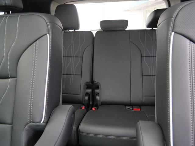 Used 2025 Buick Enclave Avenir AWD/4WD image 16