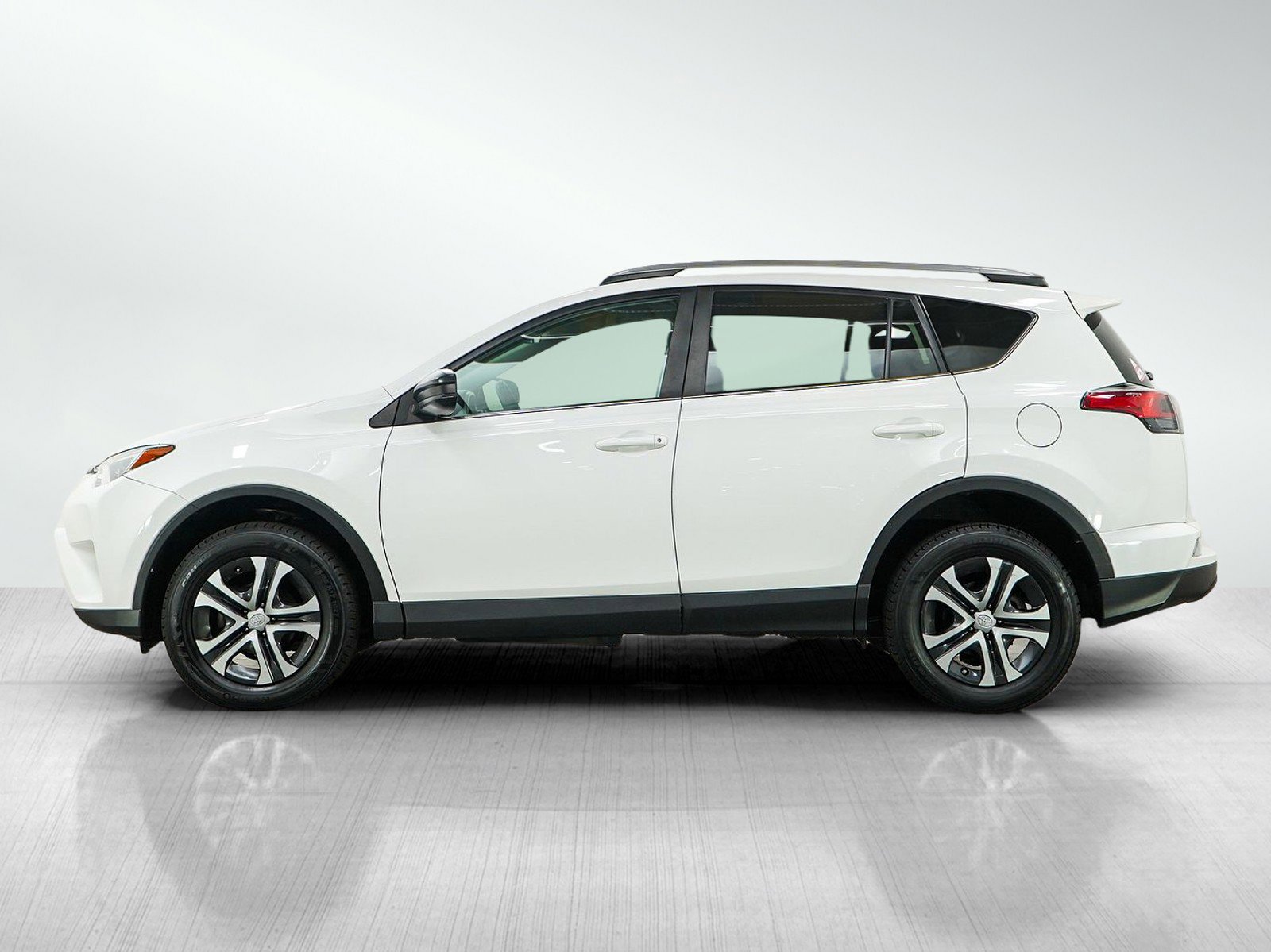 Used 2018 Toyota RAV4 LE w/ All Weather Liner Package AWD/4WD image 2