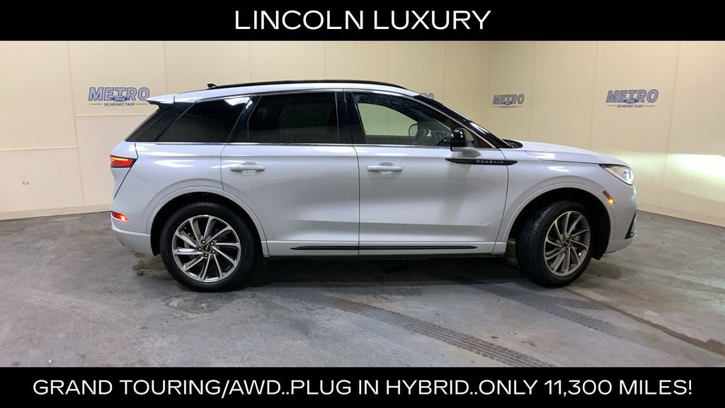 Used 2025 Lincoln Corsair Grand Touring w/ Towing Package AWD/4WD image 2