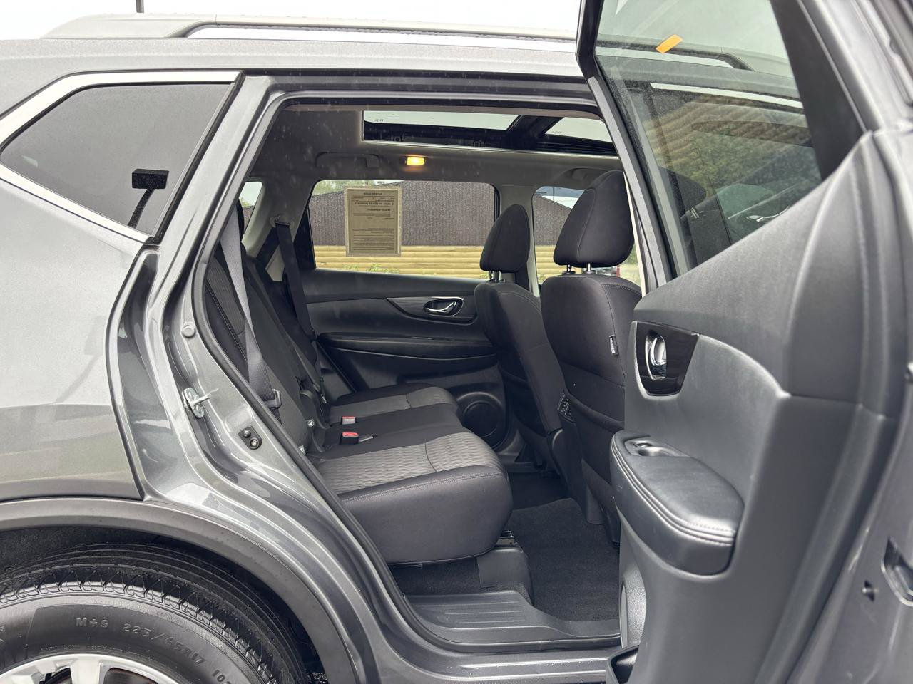 Used 2018 Nissan Rogue SV w/ Sun & Sound Touring Package AWD/4WD image 39