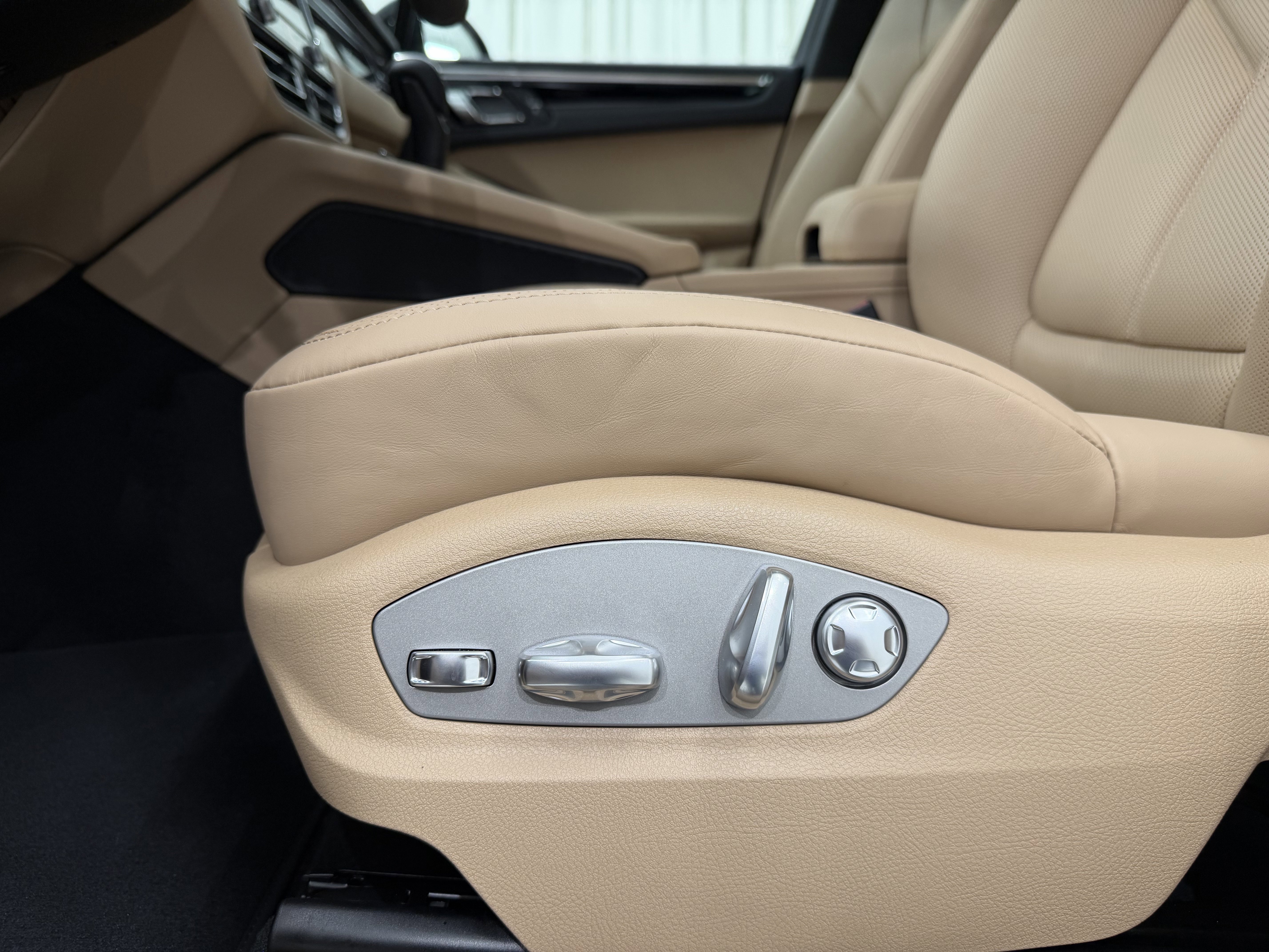 New 2026 Porsche Macan image 31
