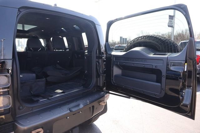 Used 2025 Land Rover Defender 110 image 8