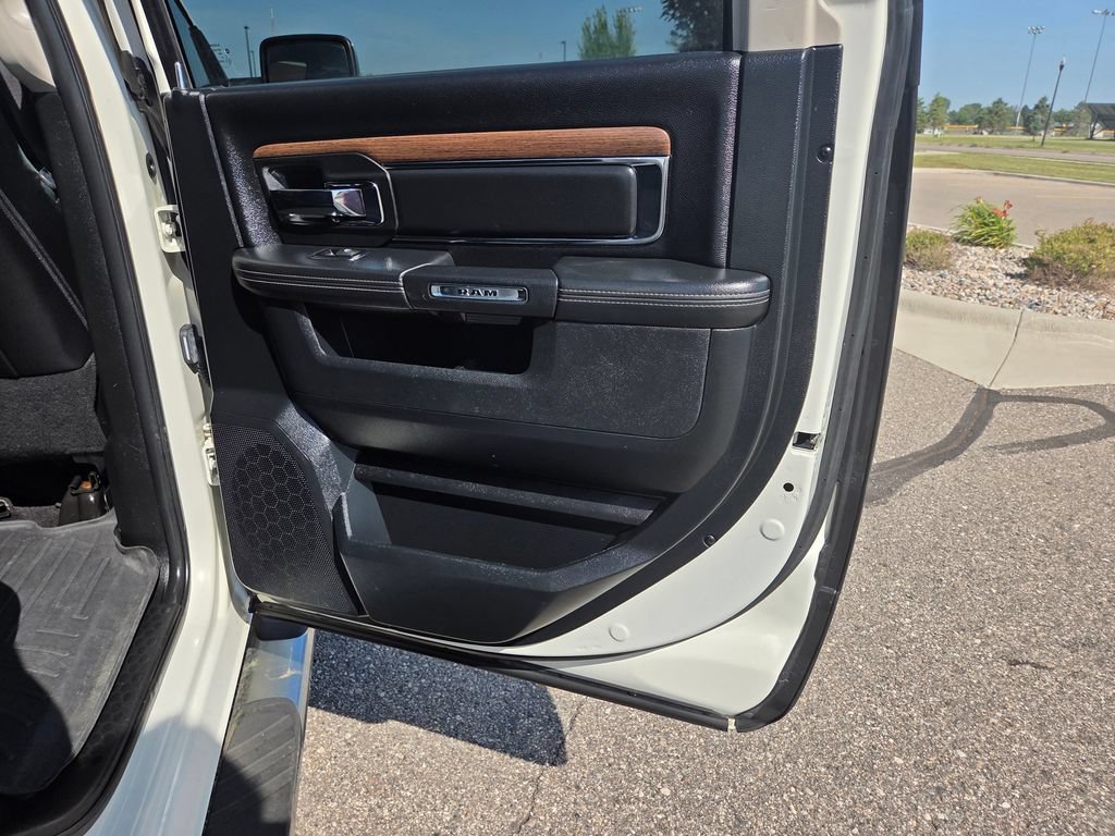 Used 2017 RAM 1500 Laramie w/ Convenience Group AWD/4WD image 45