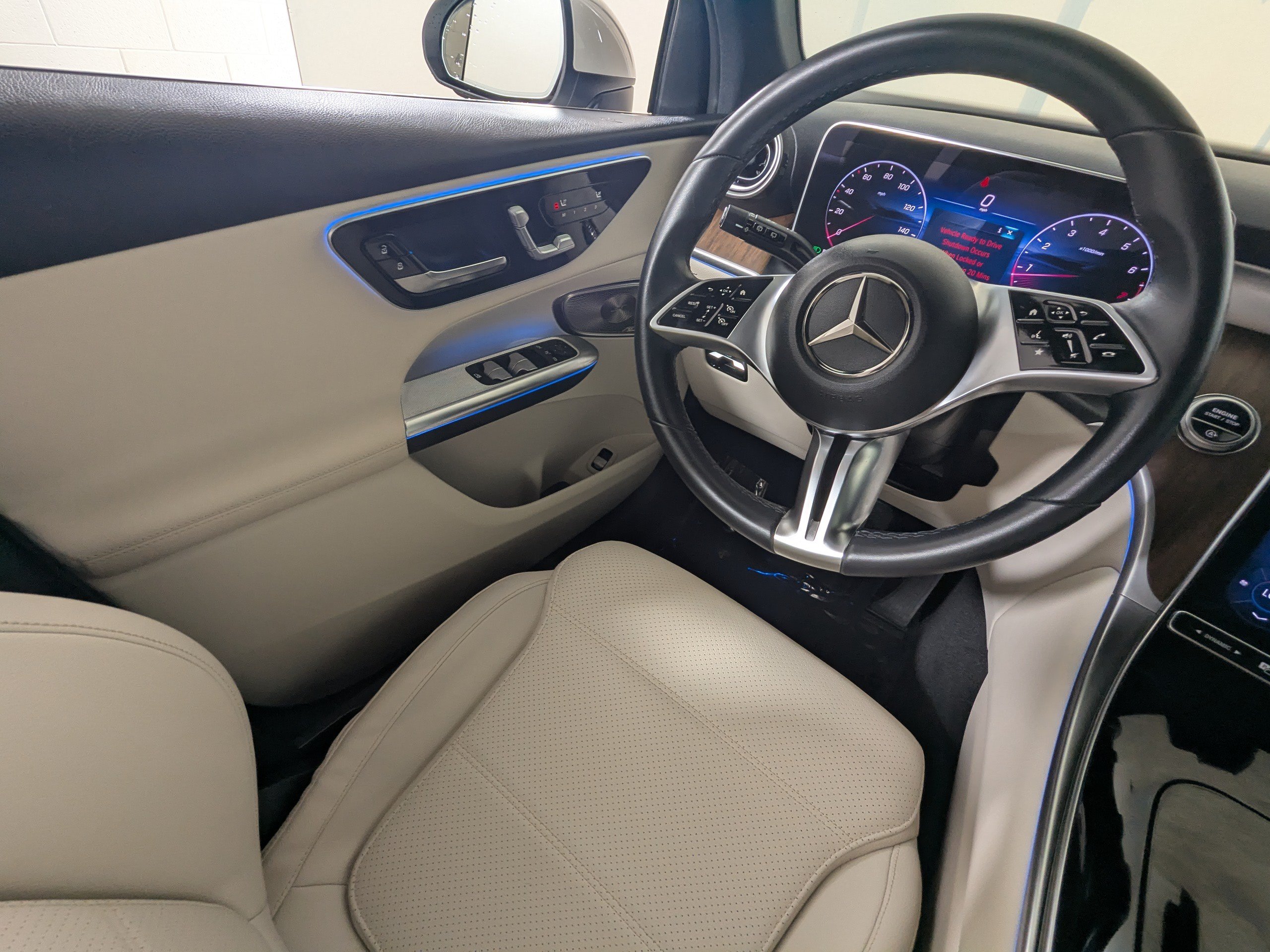 Used 2025 Mercedes-Benz GLC 300 image 11