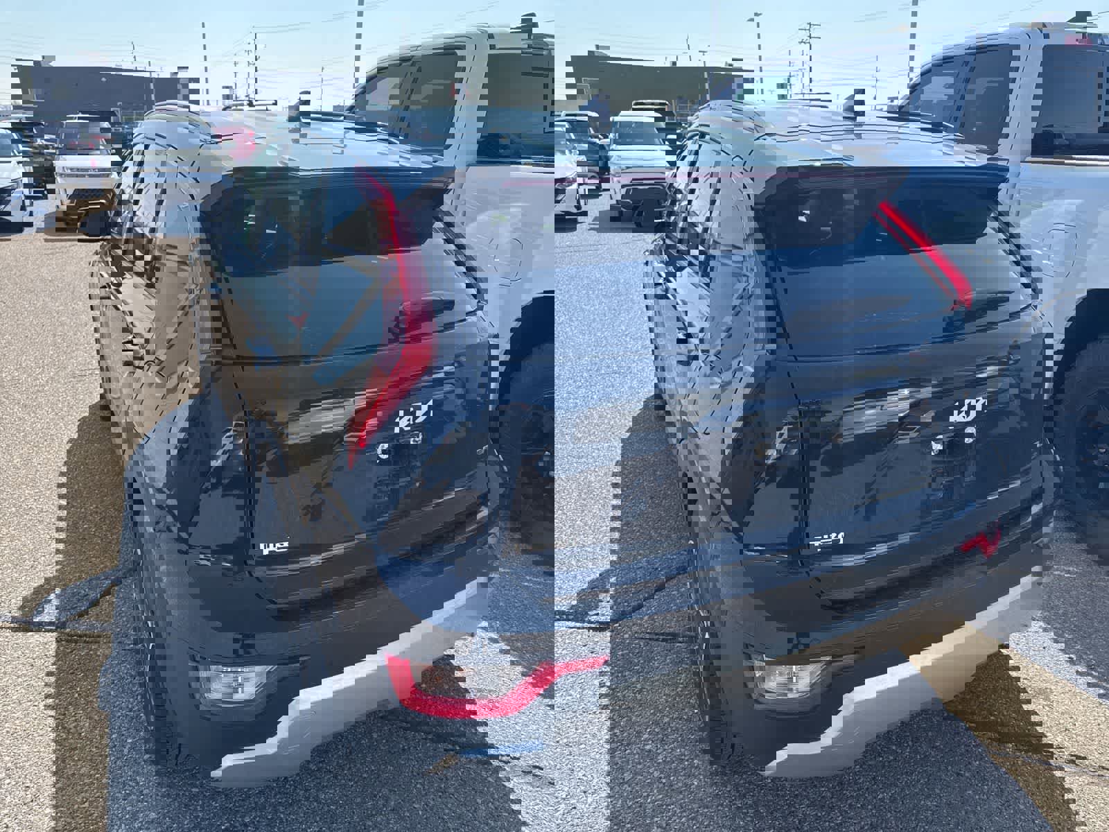 Used 2023 Kia Niro EX image 11