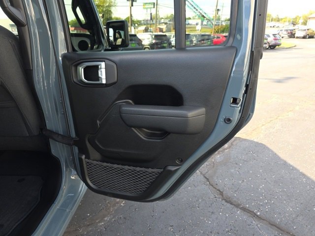 Used 2024 Jeep Gladiator Sport image 45