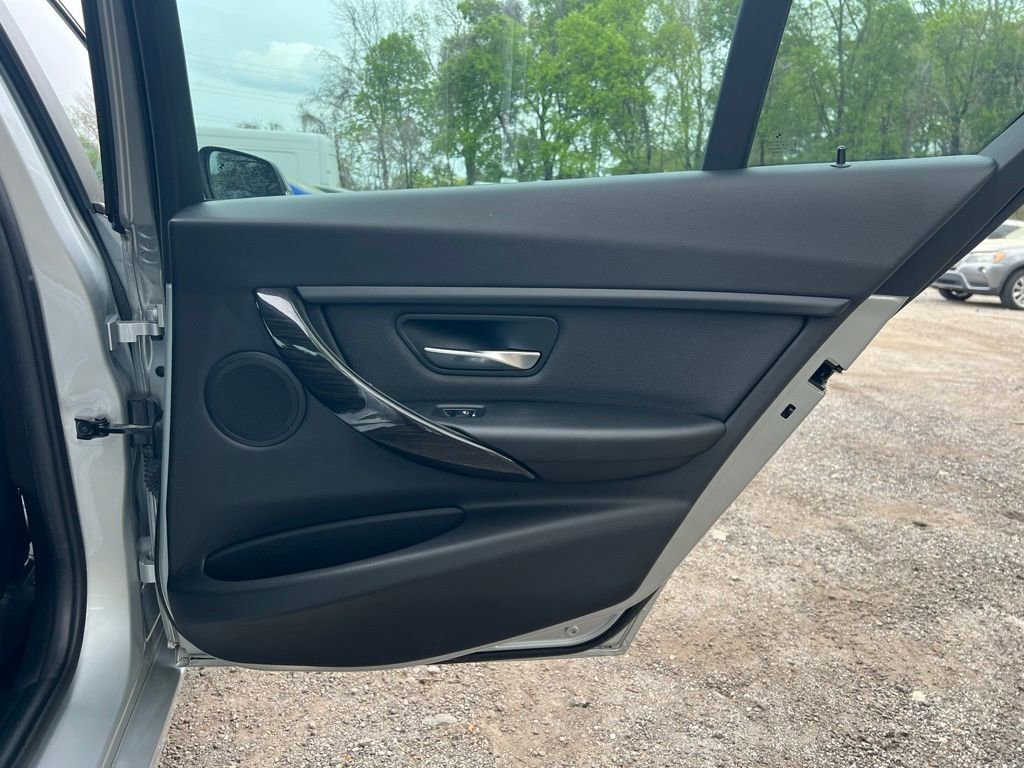 Used 2018 BMW 320i xDrive Sedan AWD/4WD image 14
